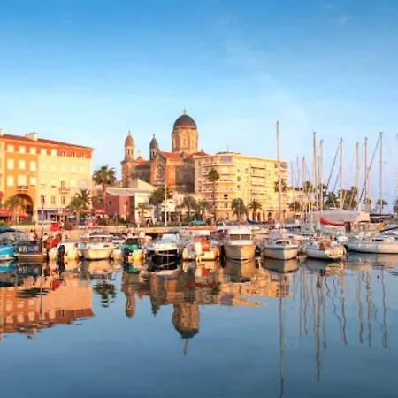 Paradis Bleu Et Ile D'or 캠프장